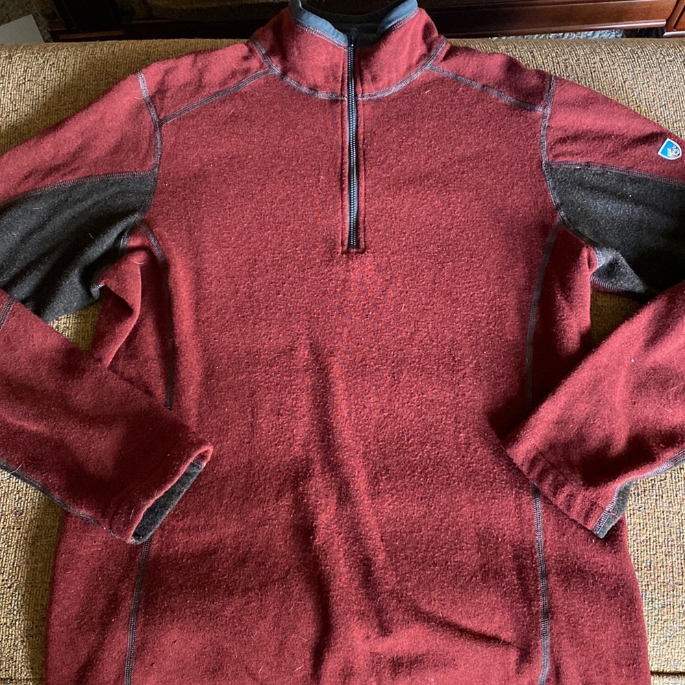 Mens size Small, Kuhl Quarter zip maroon sweater